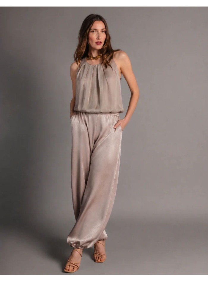 Blusa de tirantes color visón en gasa con pliegues