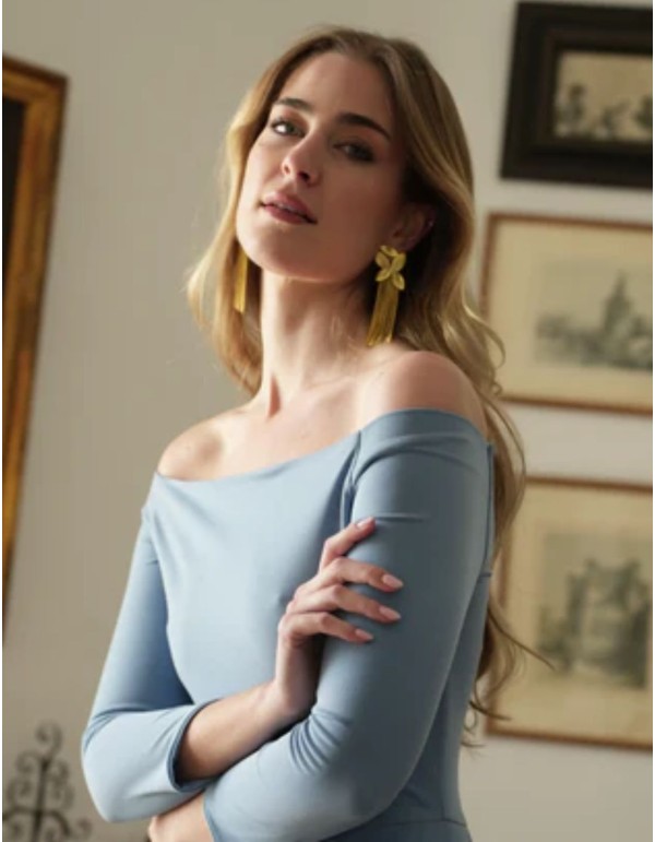 Long gold earrings with a flower and fringe design