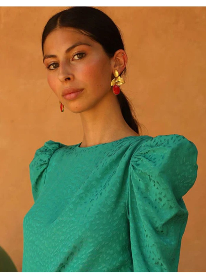 Guest earrings with leaves and a red stone