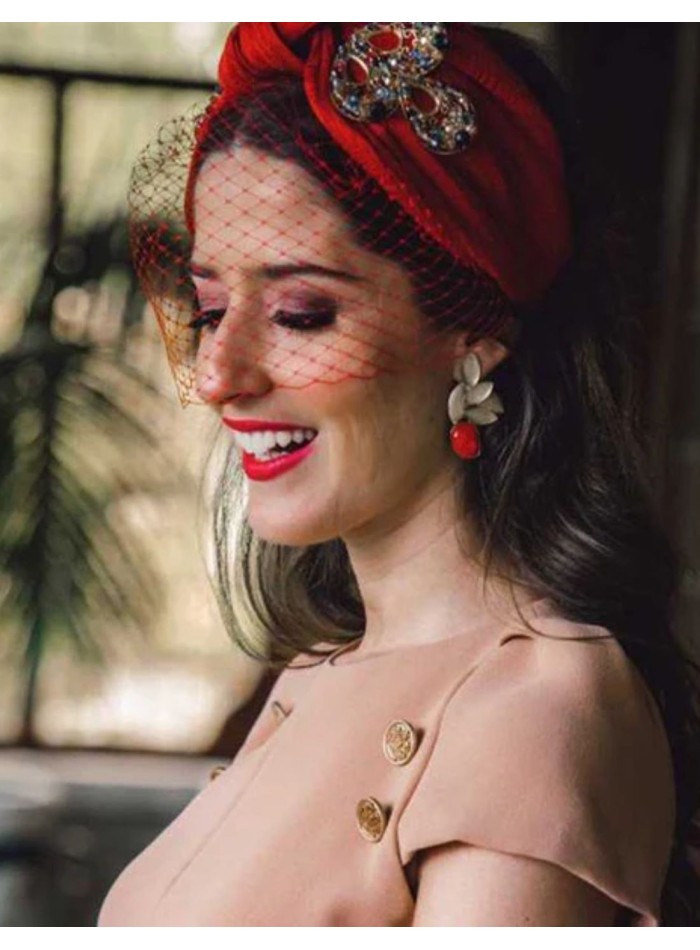 Guest earrings with leaves and a red stone
