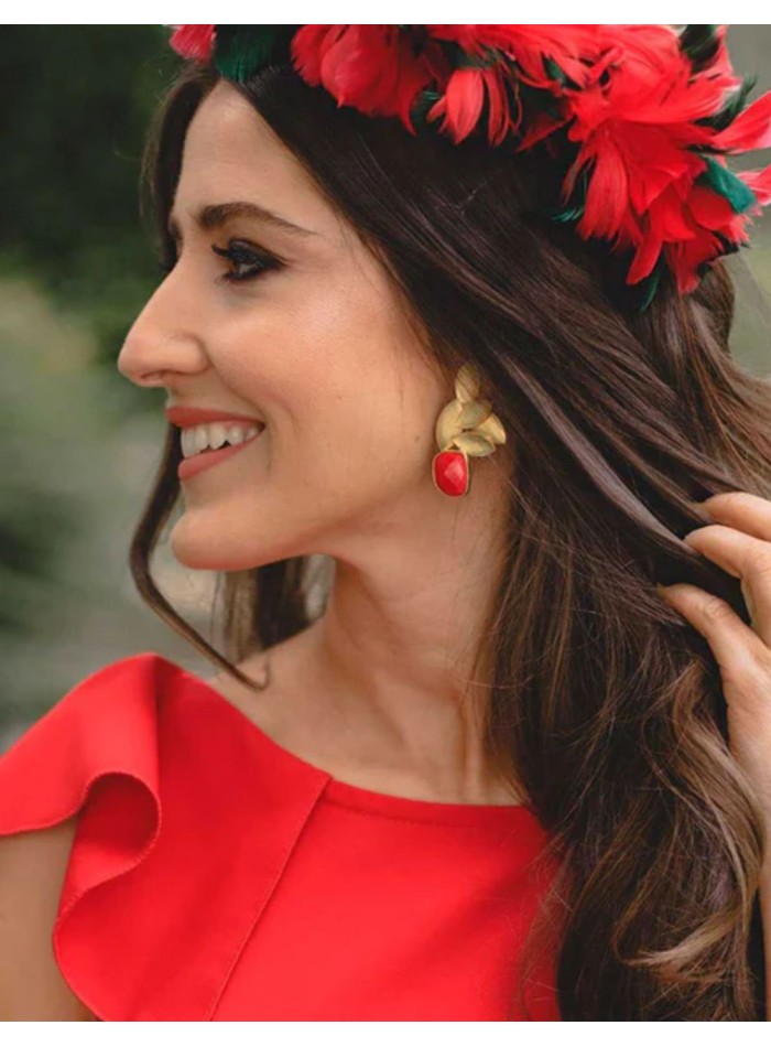 Pendientes de invitada con hojas y piedra de...