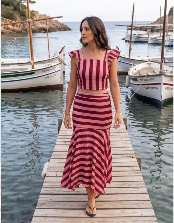 Conjunto de top y falda de rayas rosa y granate