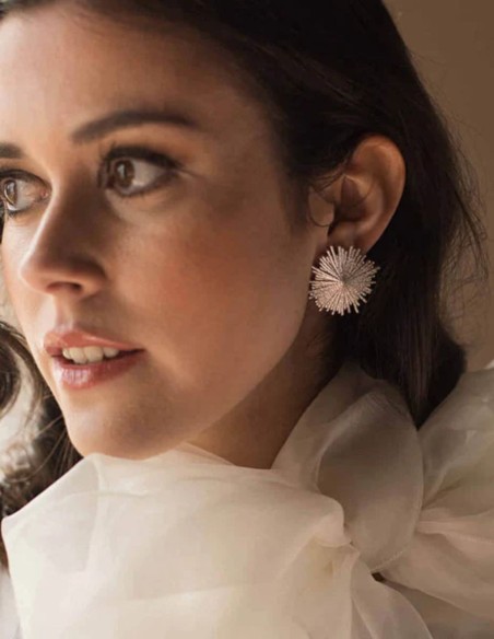 Circular silver earrings with irregular lines
