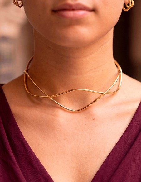 choker dorado con olas