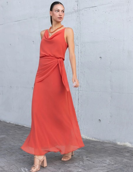 Robe midi évasée avec encolure drapée et jupe évasée