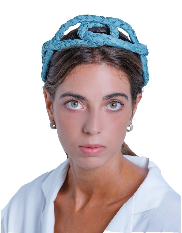 Diadema de trenzas cruzadas azul de Margarita Sangiovanni