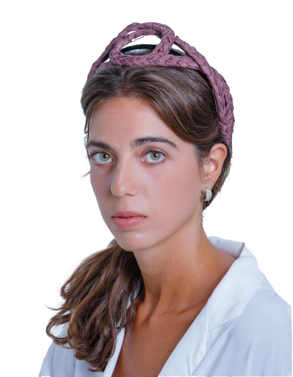 Diadema de trenzas cruzadas berenjena de Margarita Sangiovanni
