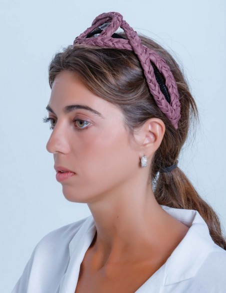 Aubergine cross-braided headband at INVITADISIMA