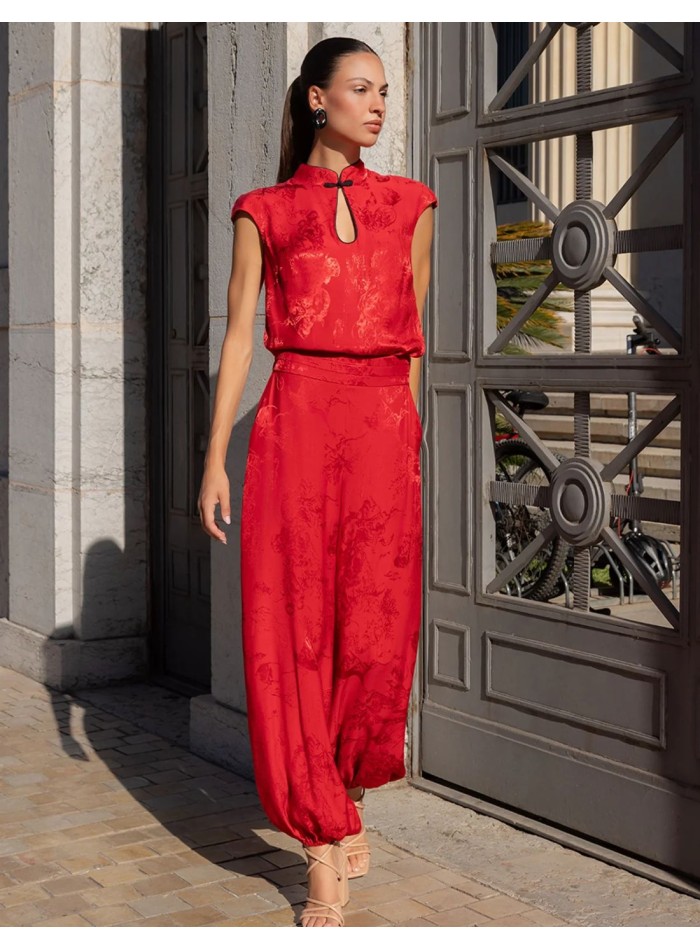 Pantalon bouffant rouge en tissu jacquard satiné