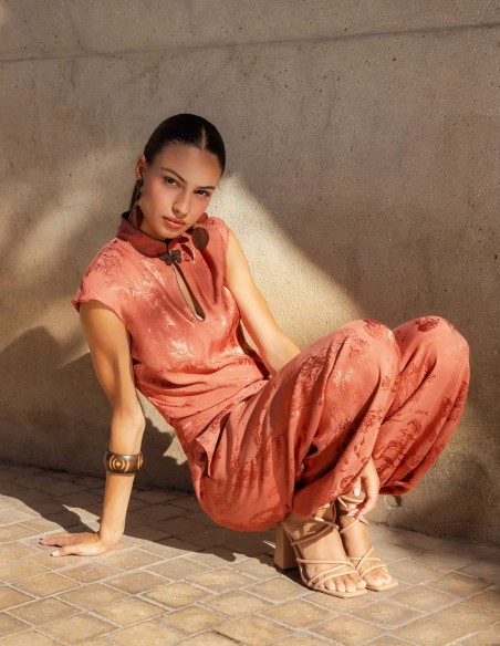 Blouse de style oriental en jacquard satiné couleur tuile