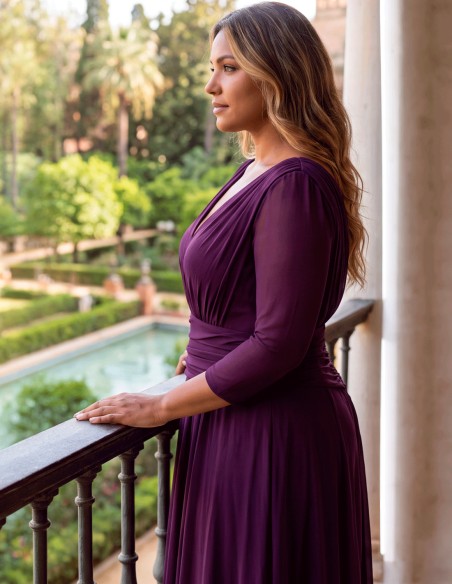vestido largo de fiesta talla grande en color vino combina elegancia, movimiento y un patronaje pensado para favorecer la figura