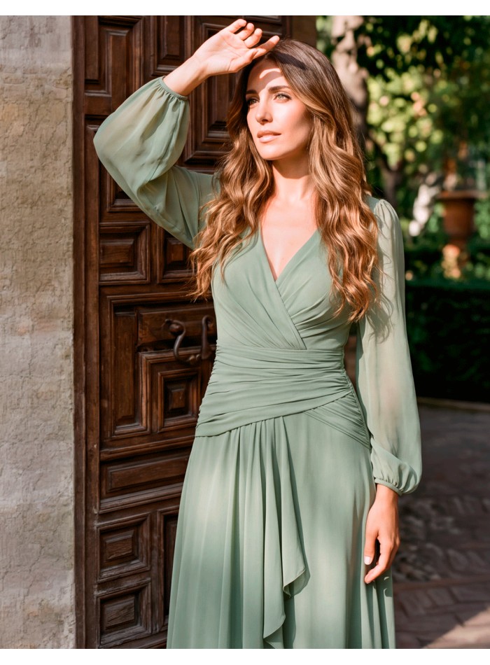 Robe de soirée longue vert olive à manches longues et taille drapée