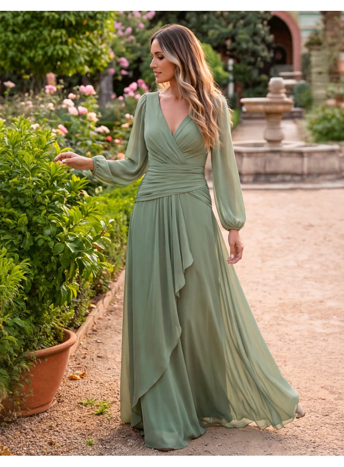 Cette robe longue vert olive fait partie de ces modèles qui permettent