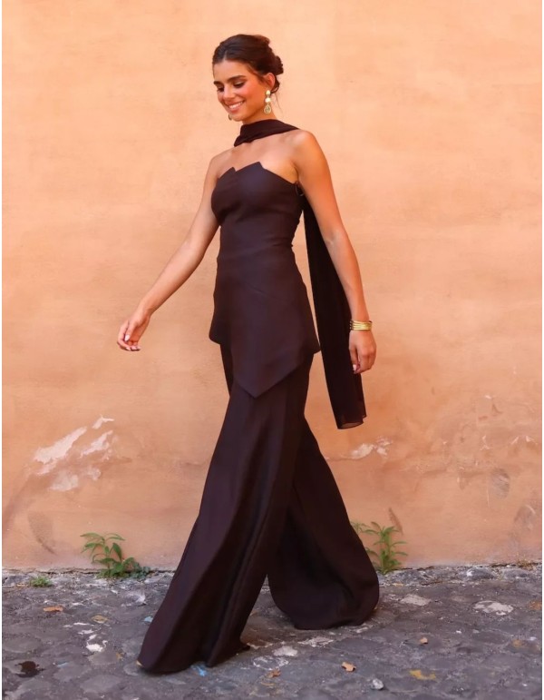 Chocolate-brown high-waisted long pants for female guests