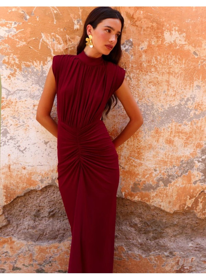 Robe longue à col haut et épaulettes
