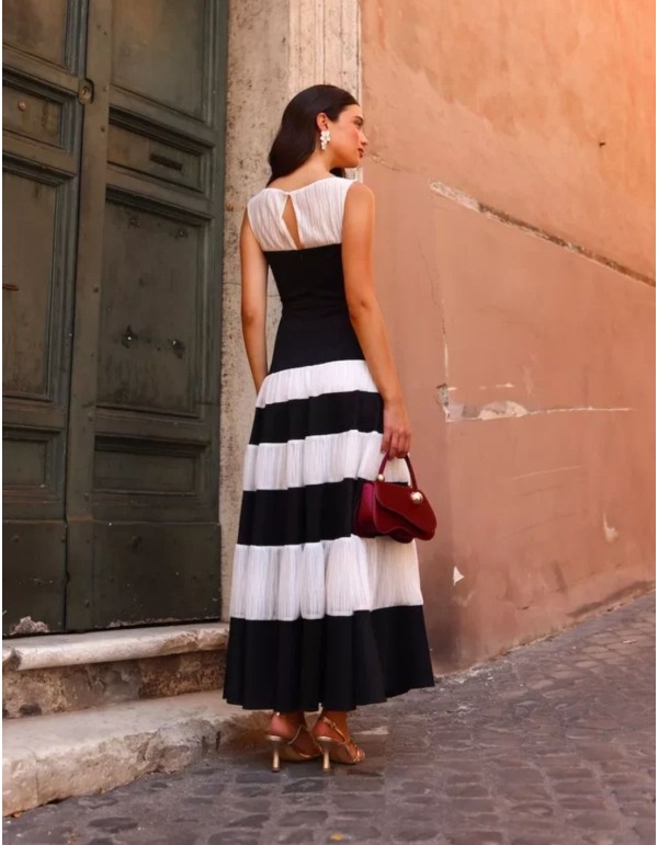 Vestido midi estilo romántico con rayas en blanco y negro 2