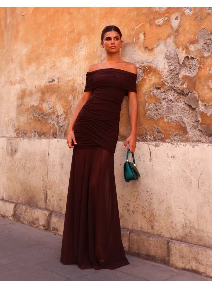 Vestido largo con escote bardot y drapeado en la cadera