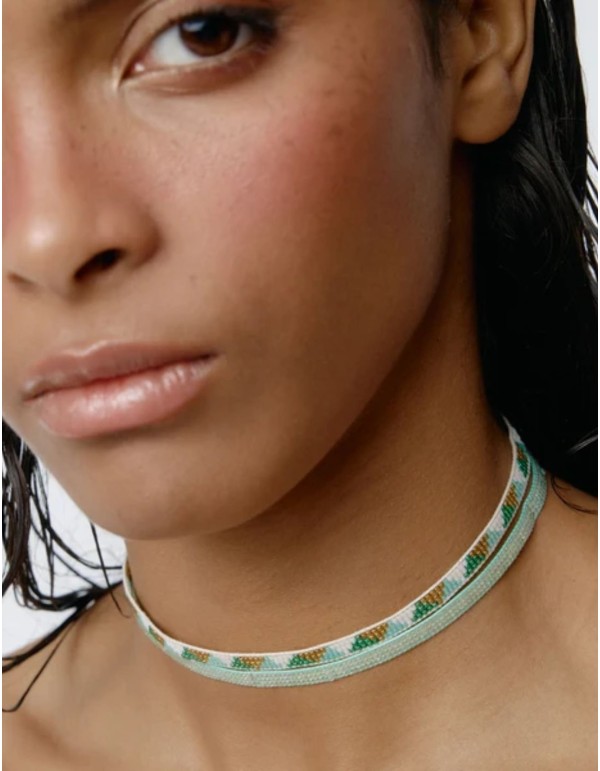 Choker artesanal de cuentas de cristal japonés hecho a mano