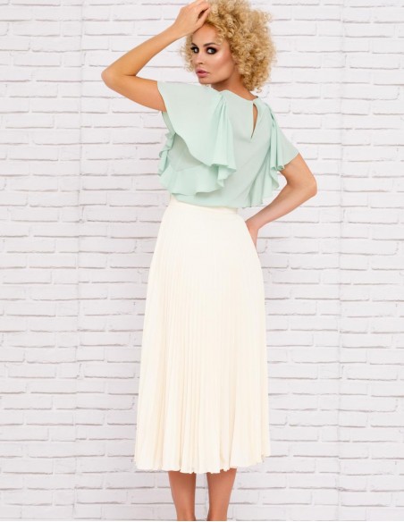 High shot party skirt with pleated detail at INVITADISIMA