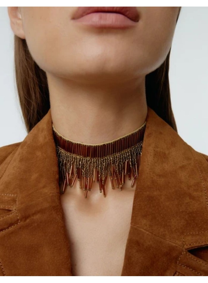 Choker de hilo metalizado y resinas