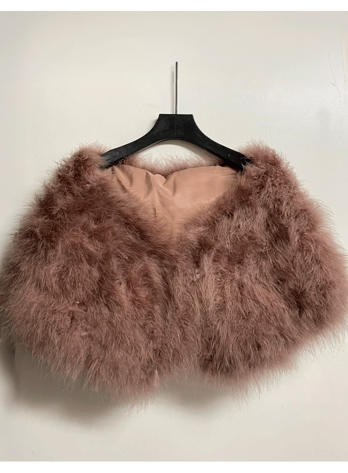 Feather stole in dark makeup pink,