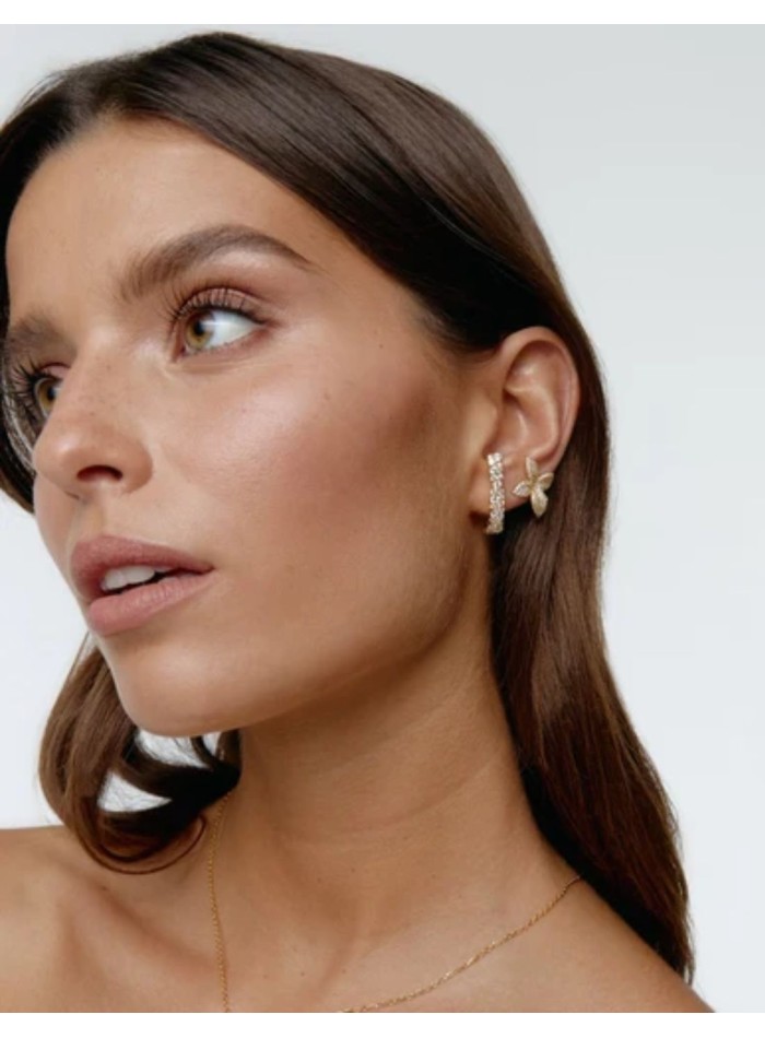Ear cuff dorado con piedras circonitas blancas de plata de ley