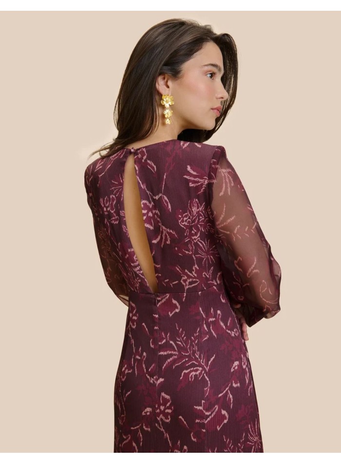 Vestido de invitada largo estampado berenjena con flores para bodas