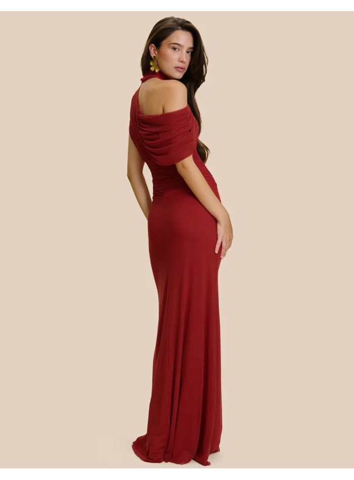 Vestido largo de invitada con silueta sirena y...