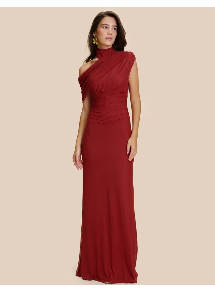 Vestido largo de invitada con silueta sirena y...