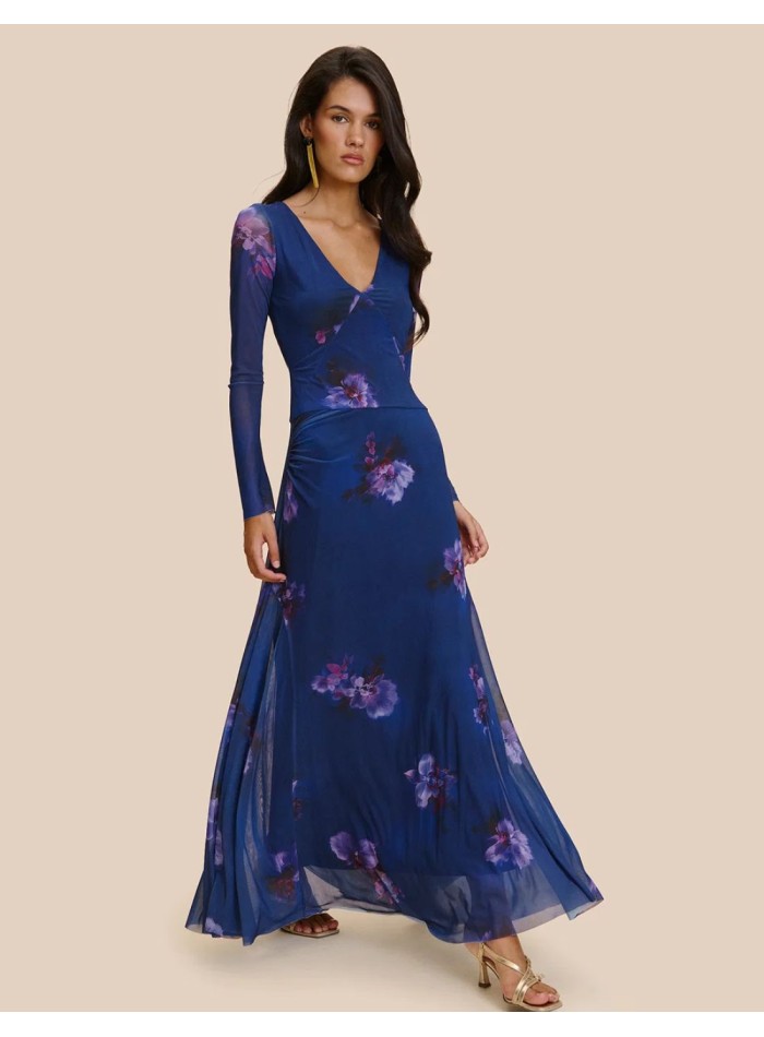 Vestido largo azul estampado con manga larga semitransparente y falda de caida recta