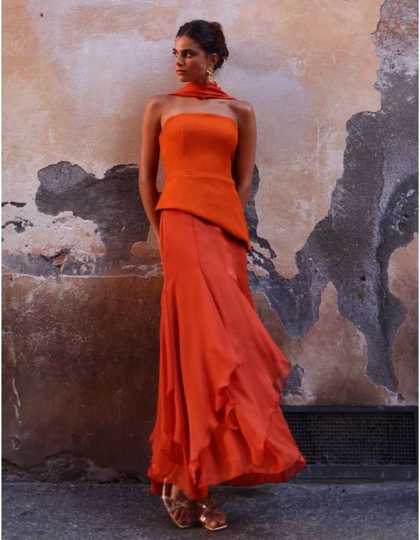 Top naranja bandeau asimétrico de escote recto