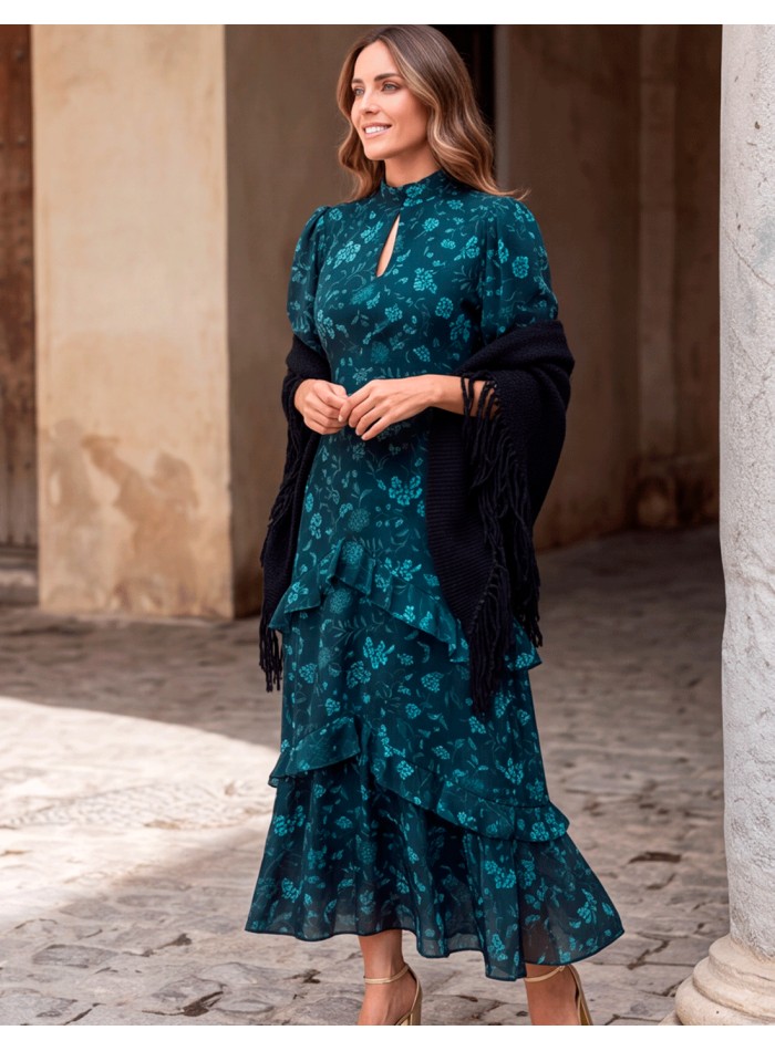 poncho de invitada azul marino para no pasar frio en tus eventos