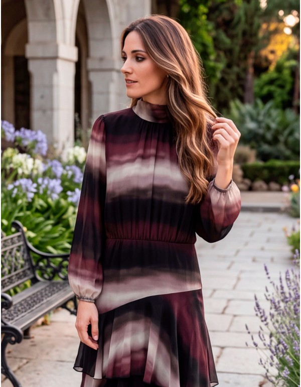 Vestido estampado granate con manga larga y falda de volantes 2