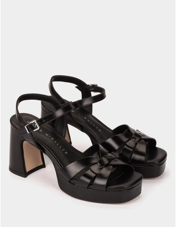 Sandalias negras de tacón de piel