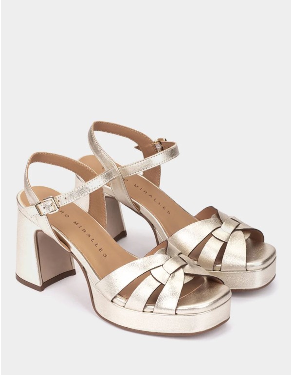 Sandalias de tacón ancho en piel metalizada platino