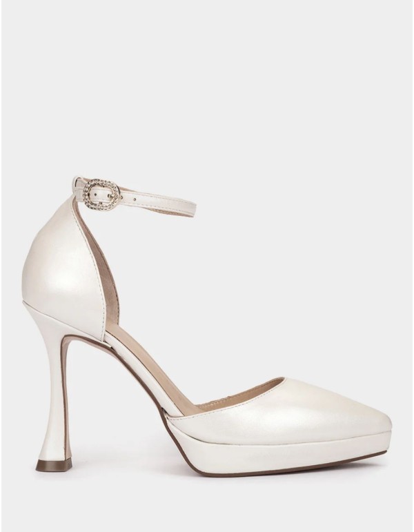Pointed-toe platform heels 2