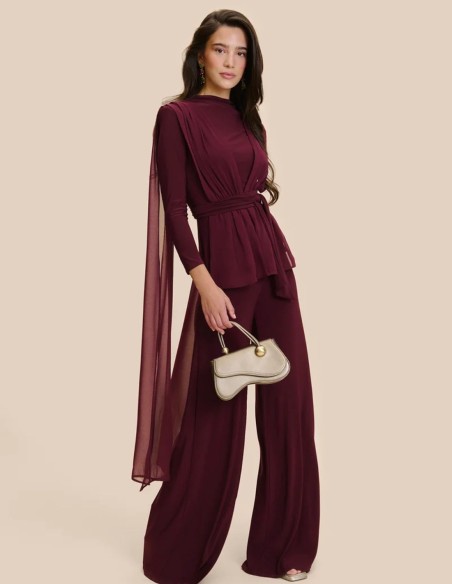 Blouse à manches longues, col fermé et ceinture
