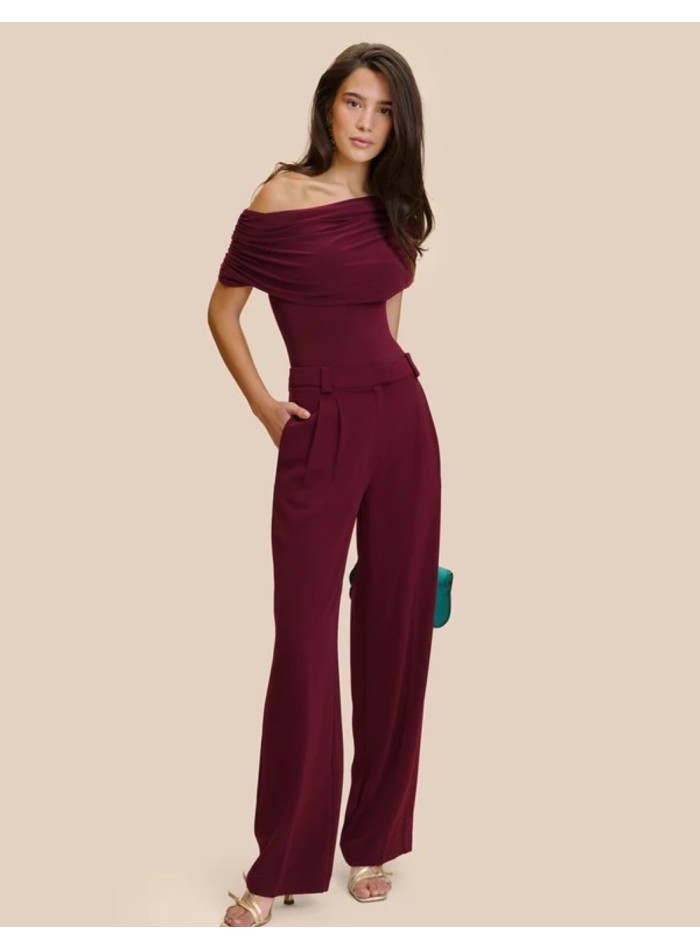 Pantalón granate de pierna ancha y tiro alto para invitada