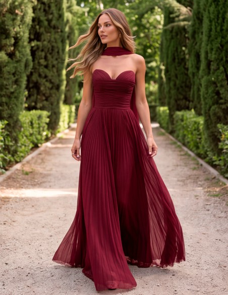 El vestido más bonito que verás este año. palabra de honor y plisado