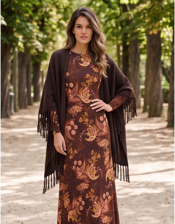 Poncho color marrón con flecos 2