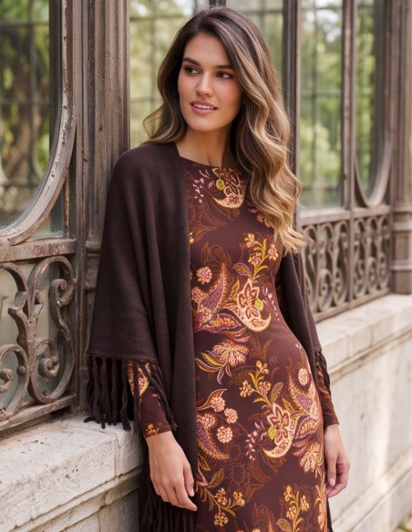 Poncho color marrón con flecos para eventos