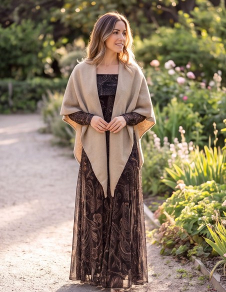 Poncho de pico en color beige