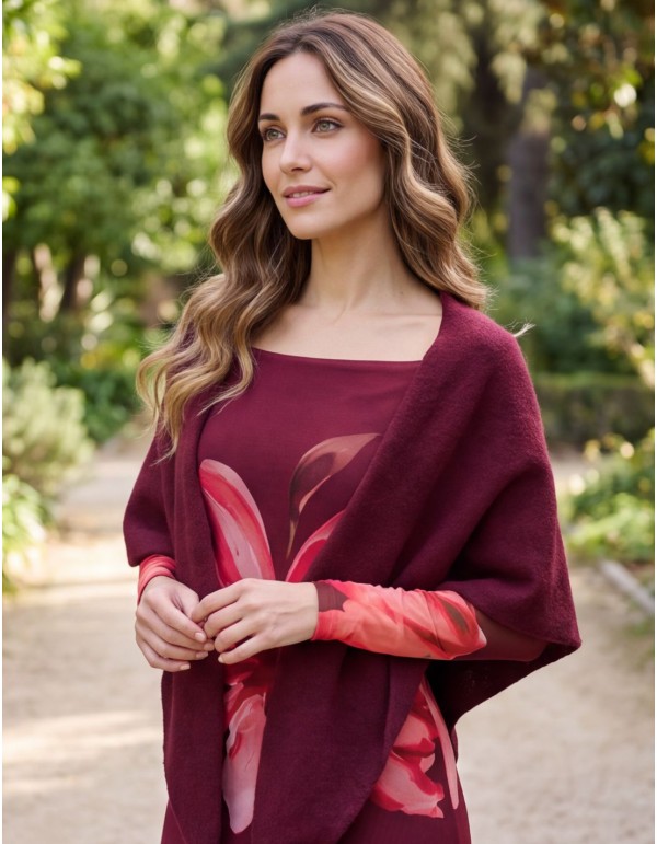 Poncho de pico en color granate 2