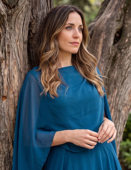 Cape en mousseline vaporeuse, avec un motif croisé asymétrique, couleur pétrole