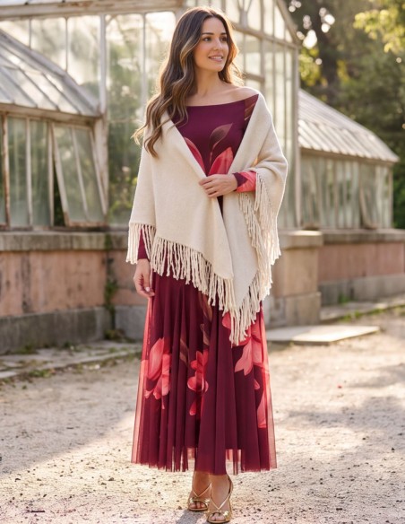 Poncho blanco multiposición con flecos para invitada