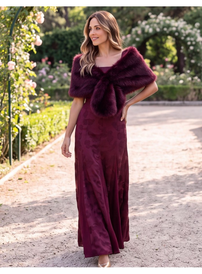 Estola de pelo vegano en color granate para eventos de invierno