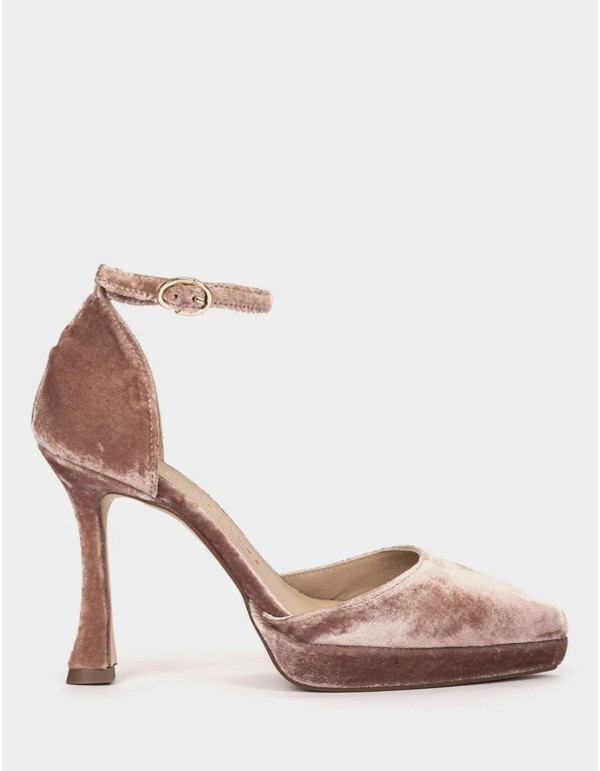 Zapatos de tacón de terciopelo nude con punta fina 2