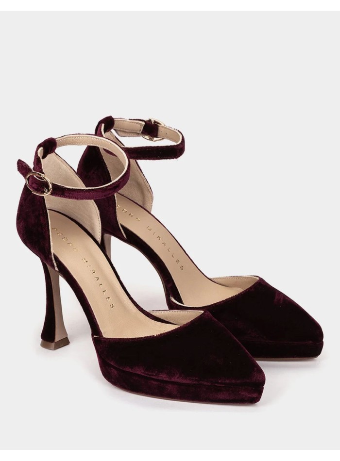 Zapatos de tacón de terciopelo granate con punta fina