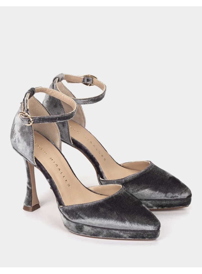 Purple velvet high heels with a pointed toe