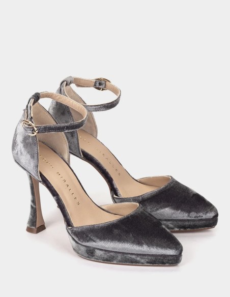 Purple velvet high heels with a pointed toe
